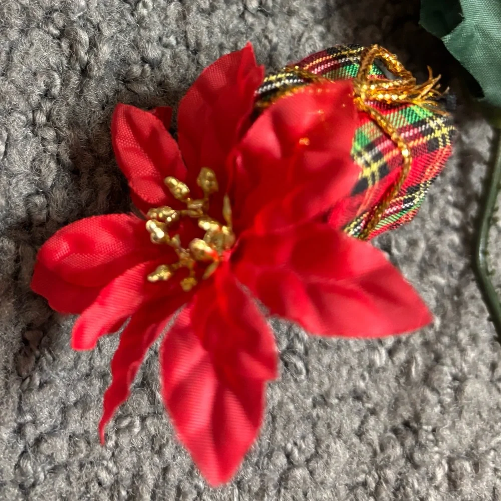 Poinsettia Silk Faux Flower Stems 3 Bunches Christmas Pine Cone 7” Artificial